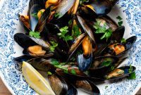 Peppery Garlic Mussels