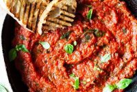 Effortless Italian Flavor: Authentic Tomato Sauce