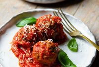 Hearty Italian Meatballs in Savory Tomato Sauce