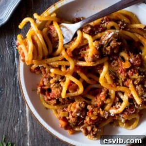 A flavour packed Tuscan sausage ragu made with the best Italian sausages, fennel seeds, red wine and garlic. An easy Italian ragu recipe perfect to make ahead for a weeknight meal or for weekends. Find more Italian pasta recipes and authentic Italian recipes at Inside the rustic kitchen.
